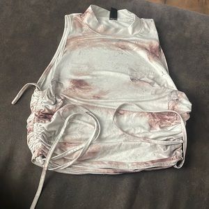 Cropped turtle neck marble design